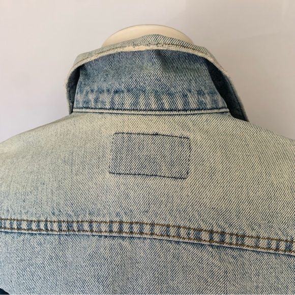 v i n t a g e :: Levis Denim Jacket Distressed Light Wash - Picture 8 of 15